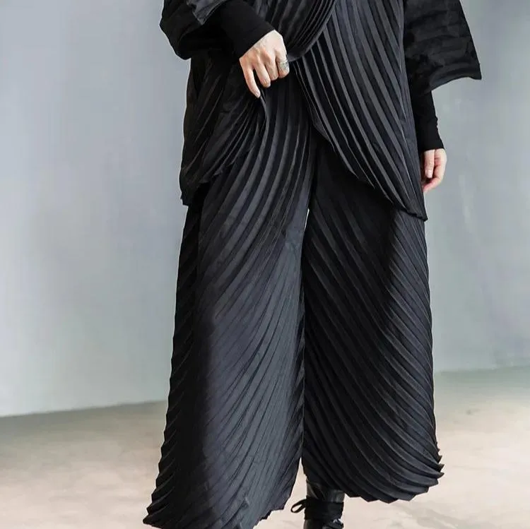 Pleated Design Trousers