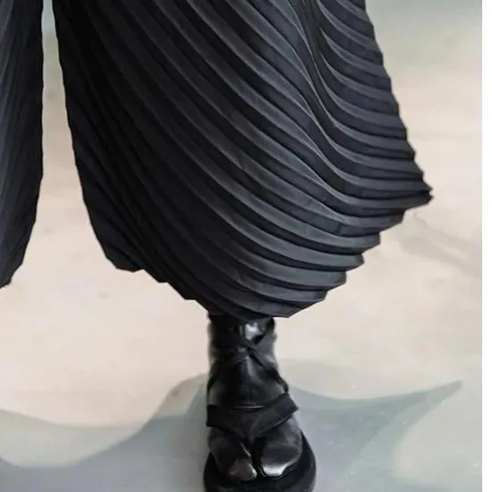 Pleated Design Trousers